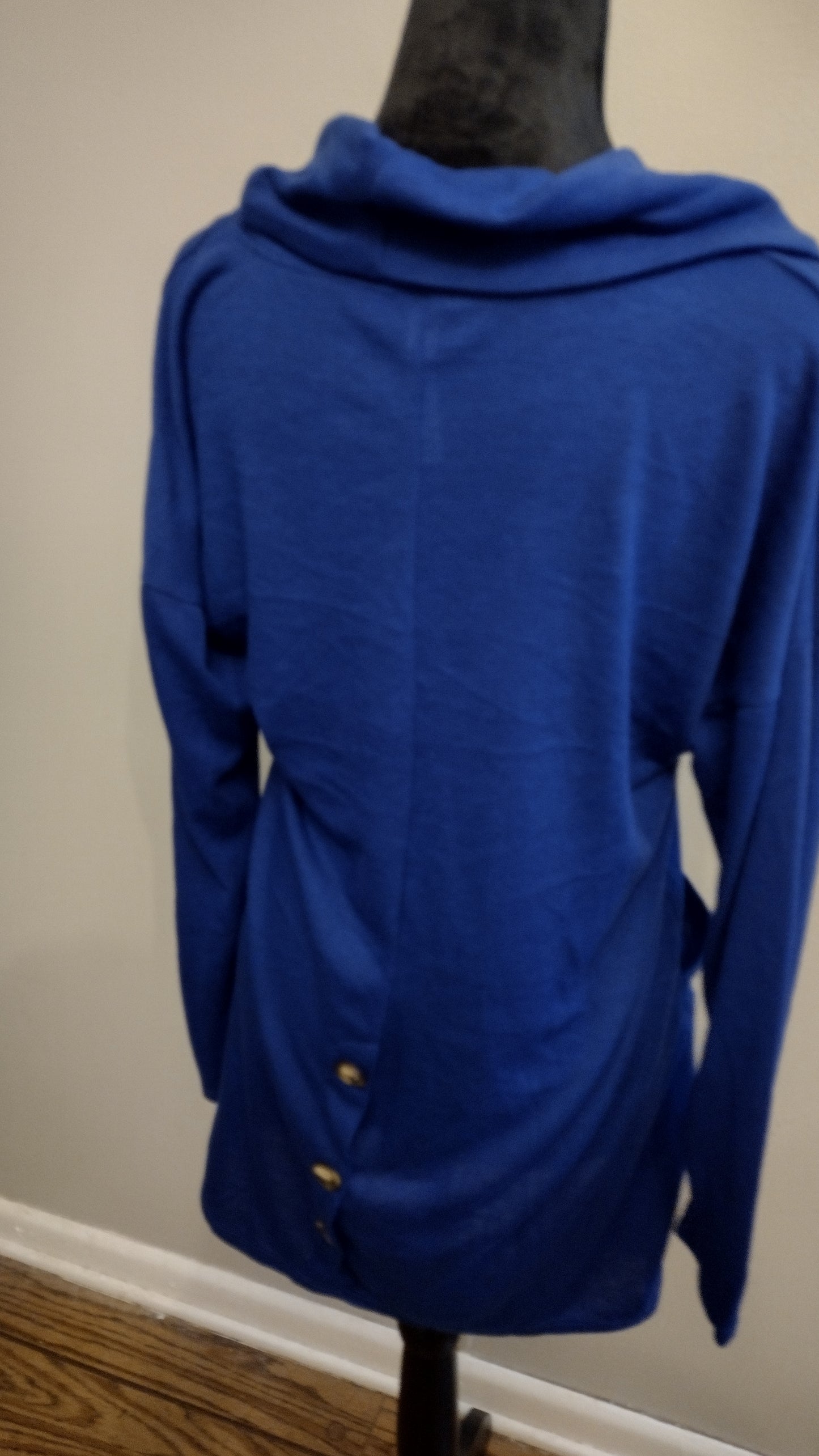 Blue sweater with pockets